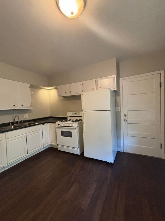 Photo - 1092 Edgerton St