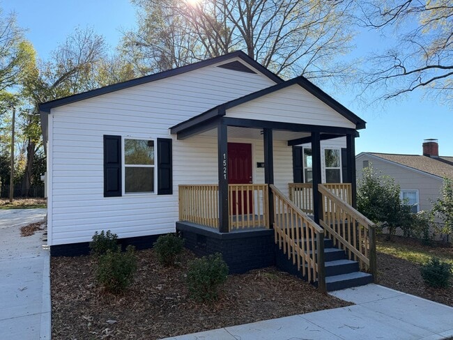 Building Photo - Beautifully Renovated 2 Bedroom Home!