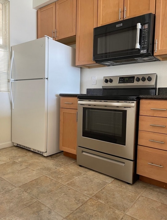 Building Photo - 935 Genter St Unit 201 Rental