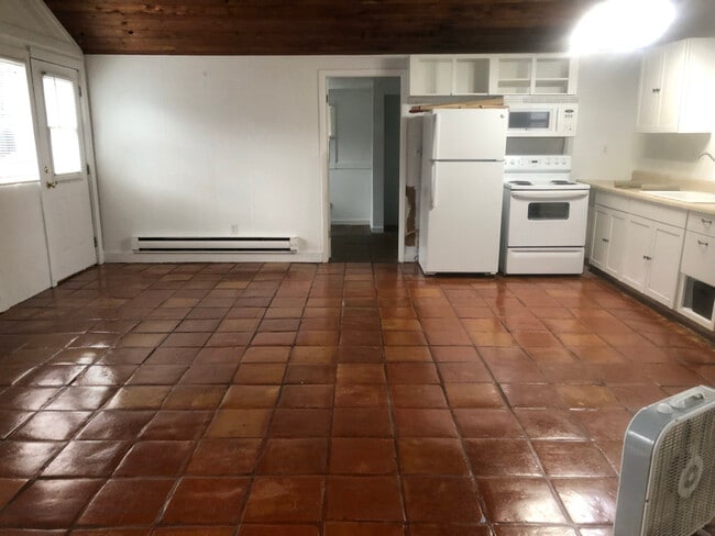 Building Photo - 932 S Riverside Dr Rental