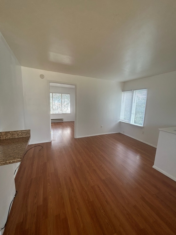 Photo - 426 E 9th St Unit upper 3