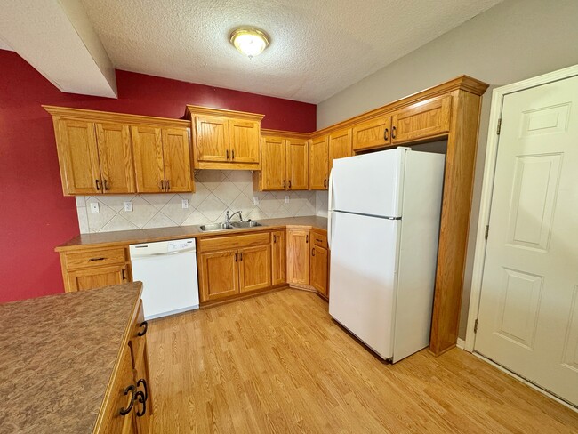 Photo - 1214 Dustins Way