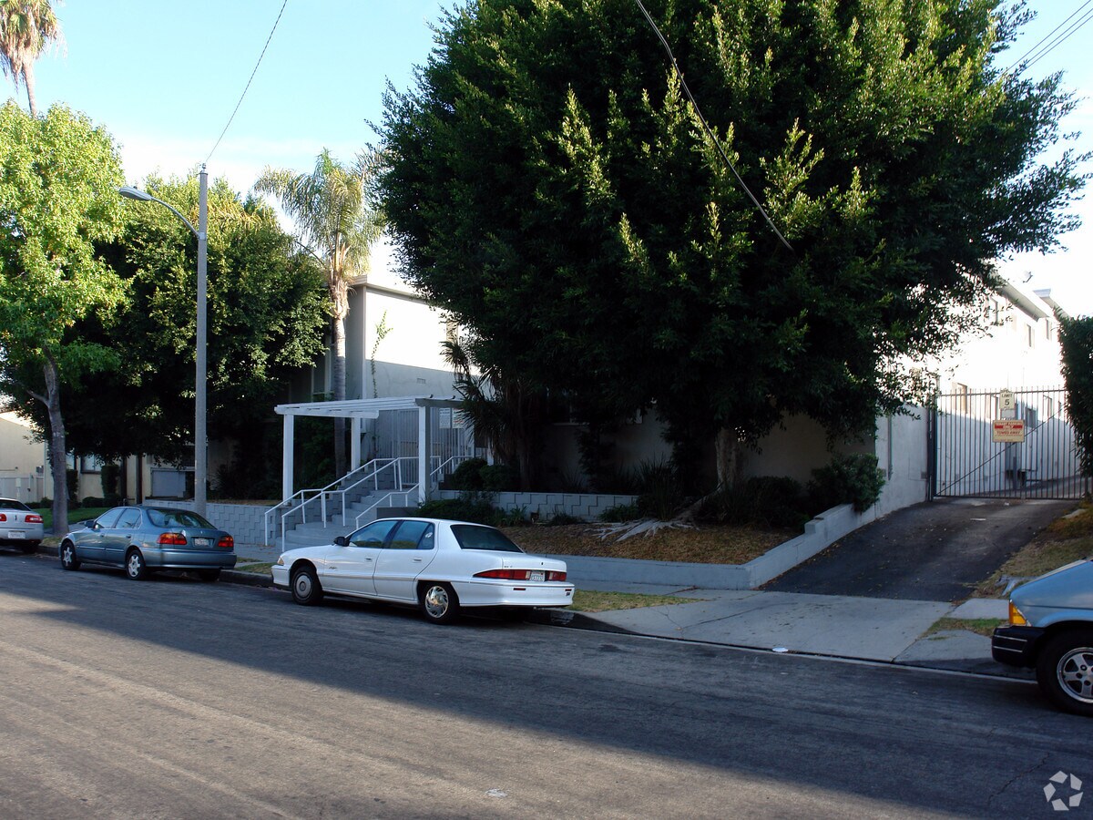 Photo - 815-819 Glenway Dr