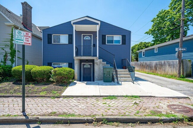 Building Photo - 511 Elsmere St