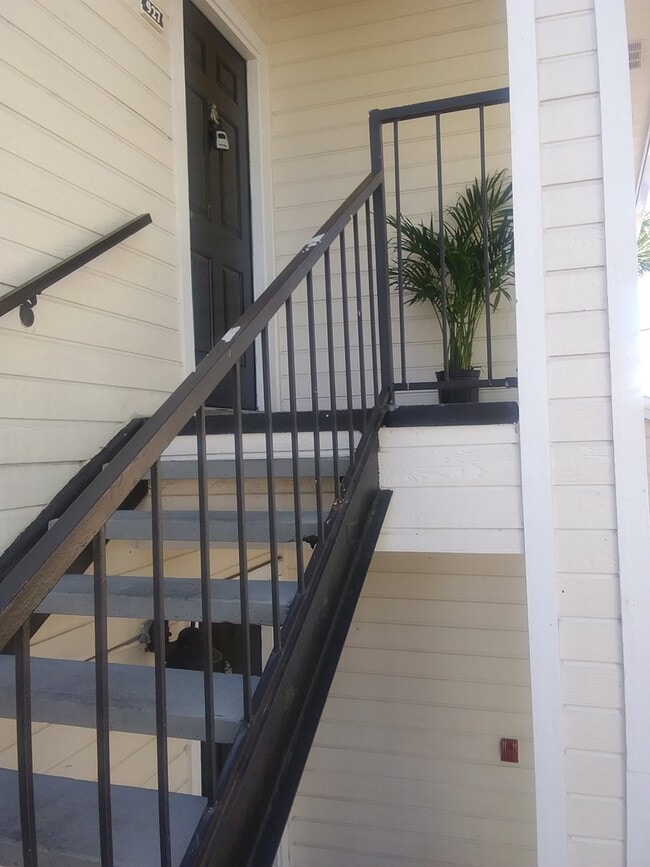 Building Photo - 2 Bedroom/ 2 Bath at Tradewinds in Metrowe...