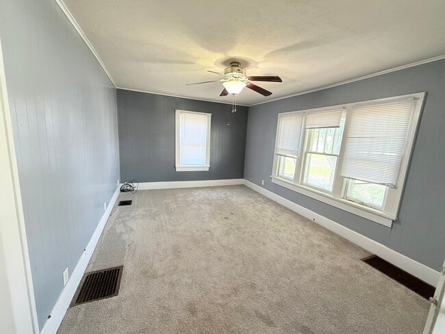 3223 N 15 1/2 St