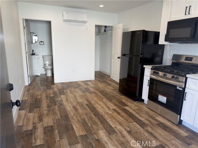 Photo - 523-522 W 78th St