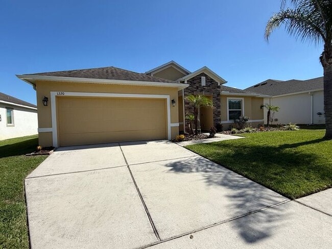 Spacious Groveland Home - Spacious Groveland Home