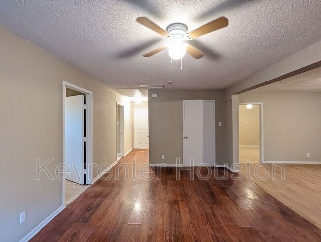 Photo - 2016 Creston Dr