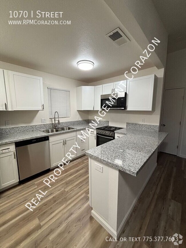 Building Photo - Fully Remodeled 1 Bedroom 1 Bath Apartment...