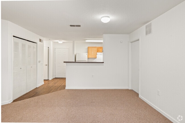 2BR, 2BA - 908SF - Kitchen