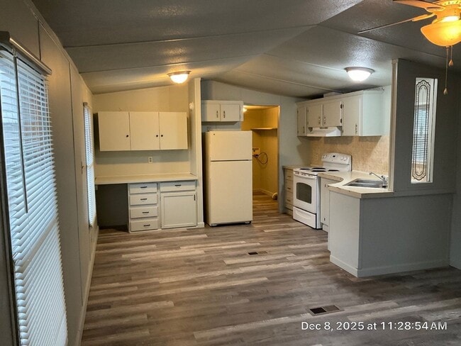 Photo - 108 Eakins Dr