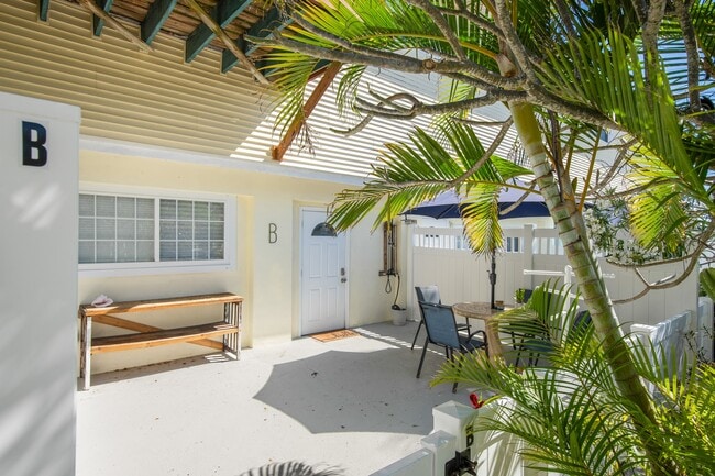 Building Photo - 1350 Atlantic St Unit # B Rental