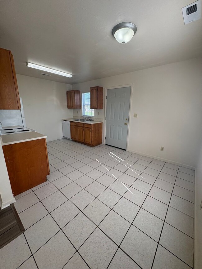 Photo - Cozy 2 Bedroom Duplex In Mount Sterling