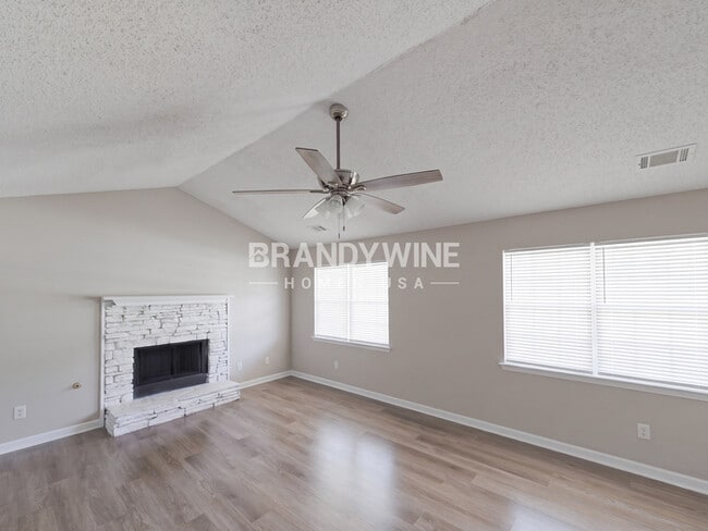 Photo - 104 Dana Dr