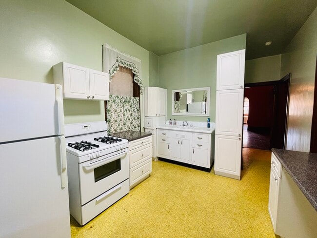 Building Photo - 2641 S Princeton Ave Unit 1F