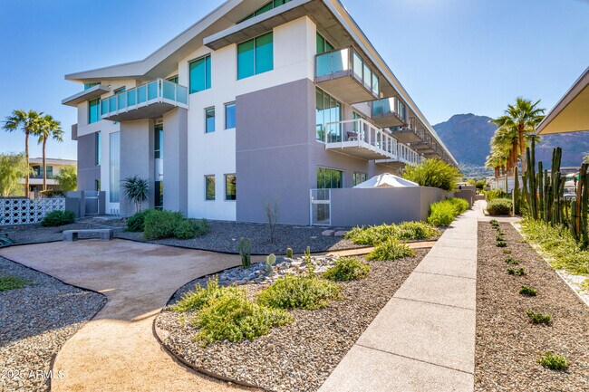 Photo - 5455 E Lincoln Dr Unit 2011