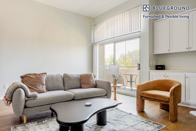 Building Photo - 2225 S Beverly Glen Blvd Rental