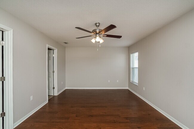 Photo - 10508 Goshawk Pl