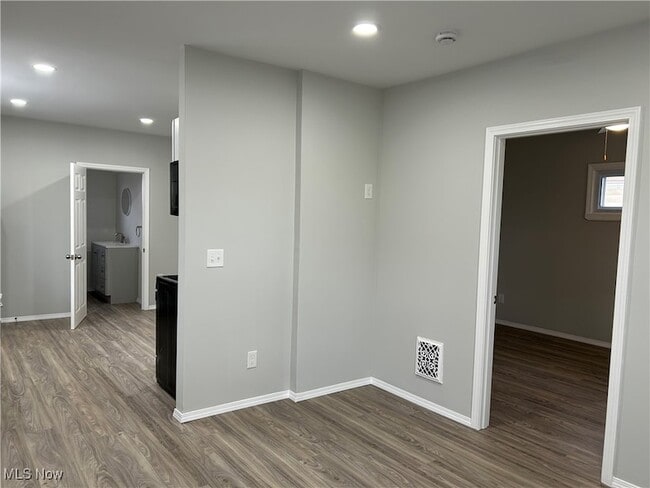 Photo - 15630 Holmes Ave Unit Up