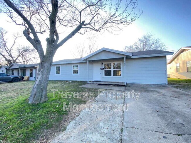Photo - 905 Milam Dr