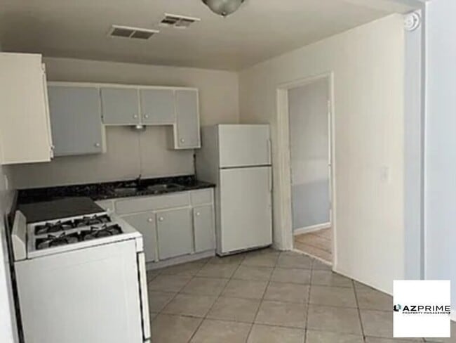 Photo - W Vernon Ave