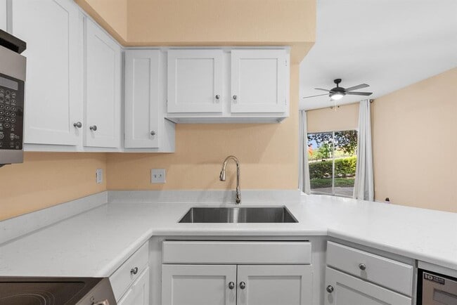 Photo - 2450 Wickersham Ln Unidad 109