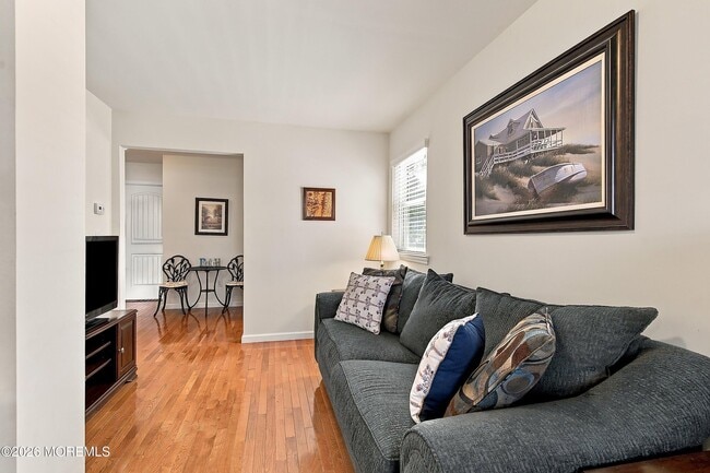 15 Farragut Ave