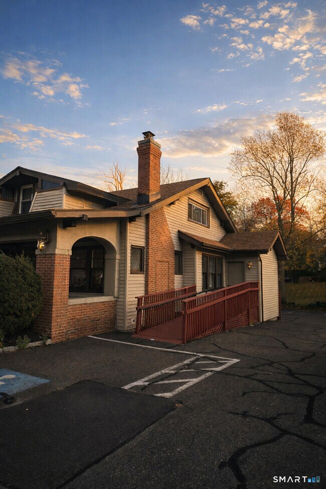 Photo - 466 Derby Ave