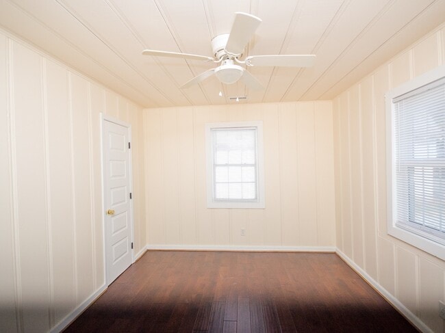 Photo - 2 Bedroom in Athens! Lawn Care Included!