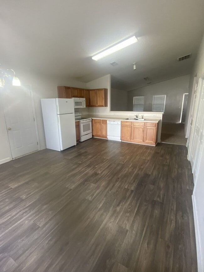 Photo - 3 bedroom home available in Oak Pointe sub...