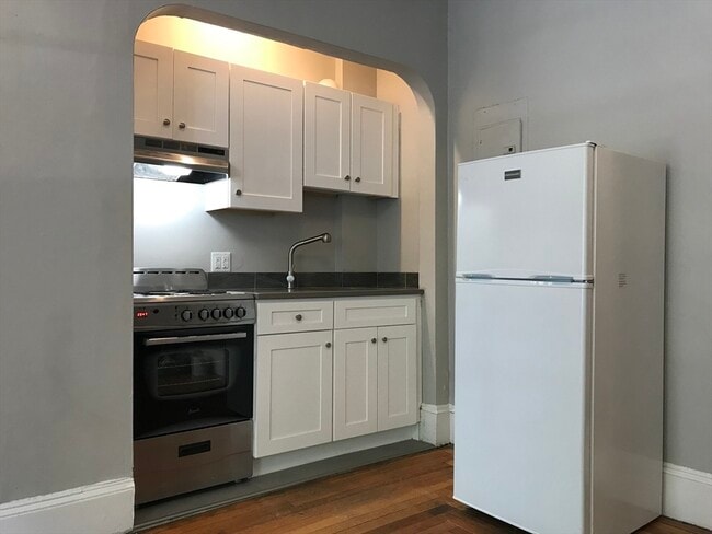 Building Photo - 24 Peterborough St Unit 3
