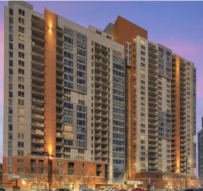 Building Photo - 1 bedroom condo for rent – Vantage Pointe | Beltline – Available April 1 Unit 603