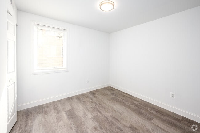 4BR, 2BA - 991SF - Bedroom