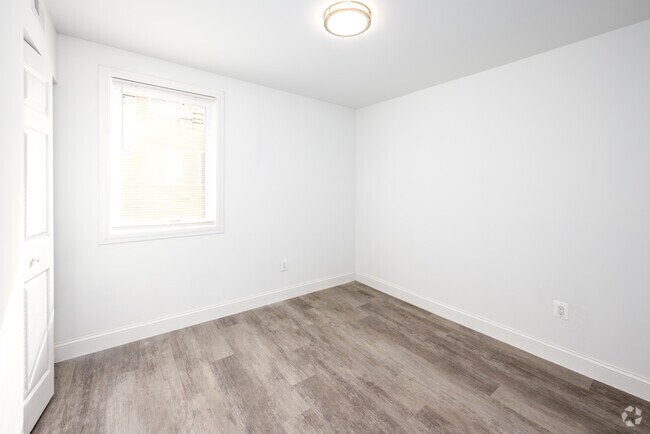 4 habitaciones, 2 baños - 991 pies cuadrados - Dormitorio - Discover Your Dream Home on Anacostia Rd SE!