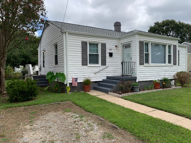 Building Photo - 631 Willow Dr Rental