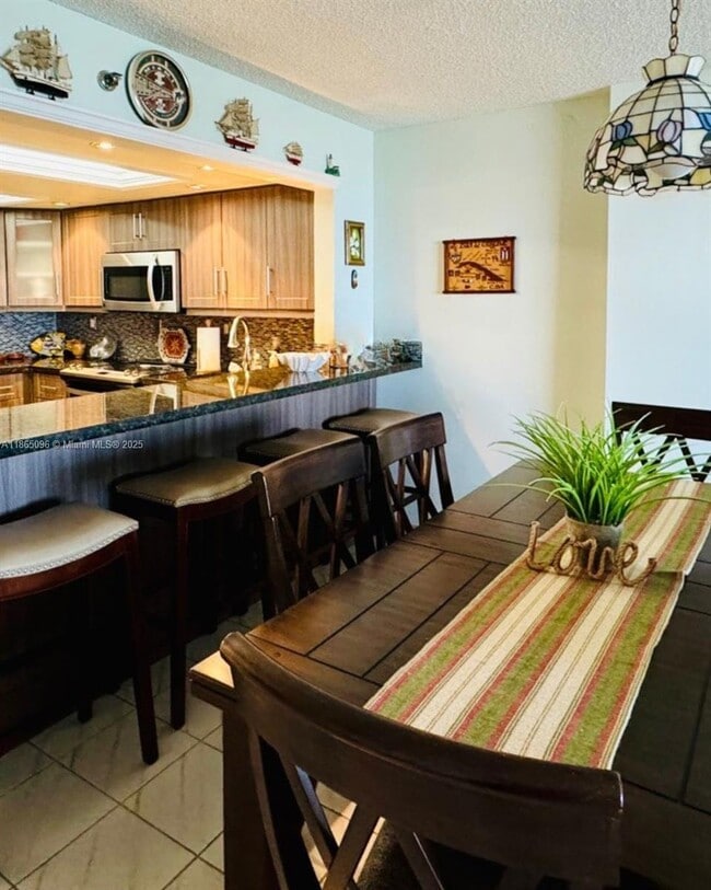 Photo - 2625 Collins Ave Unidad 305