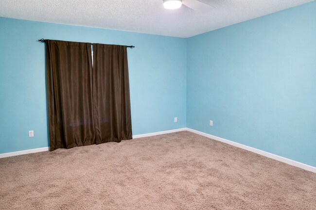 Photo - 856 Creekway Ct