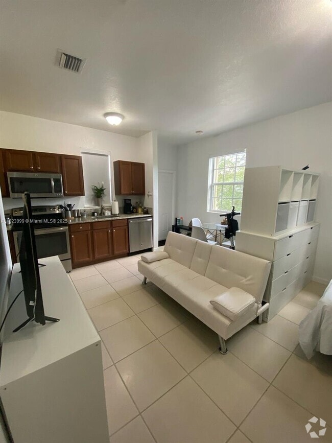 Building Photo - 16934 SW 92nd St Cir Unit STUDIO Rental
