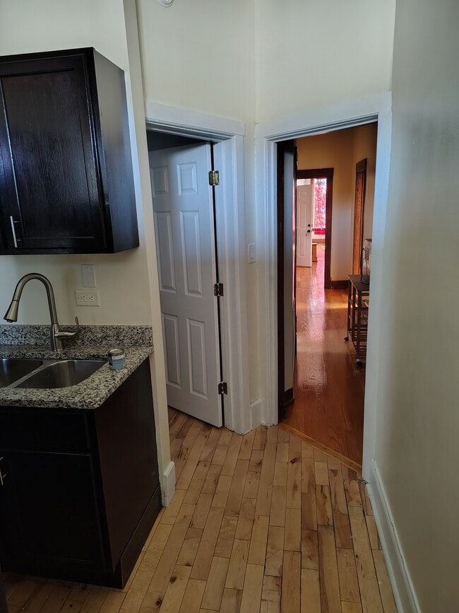 Kitchen - 3224 W Lexington St Unit 2