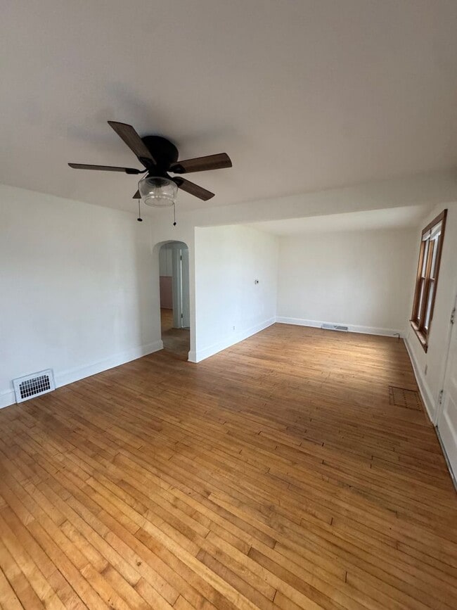 Photo - 4 Bed/ 1 Bath Home!! Bedroom Rentals for Students 9-10 Month Lease