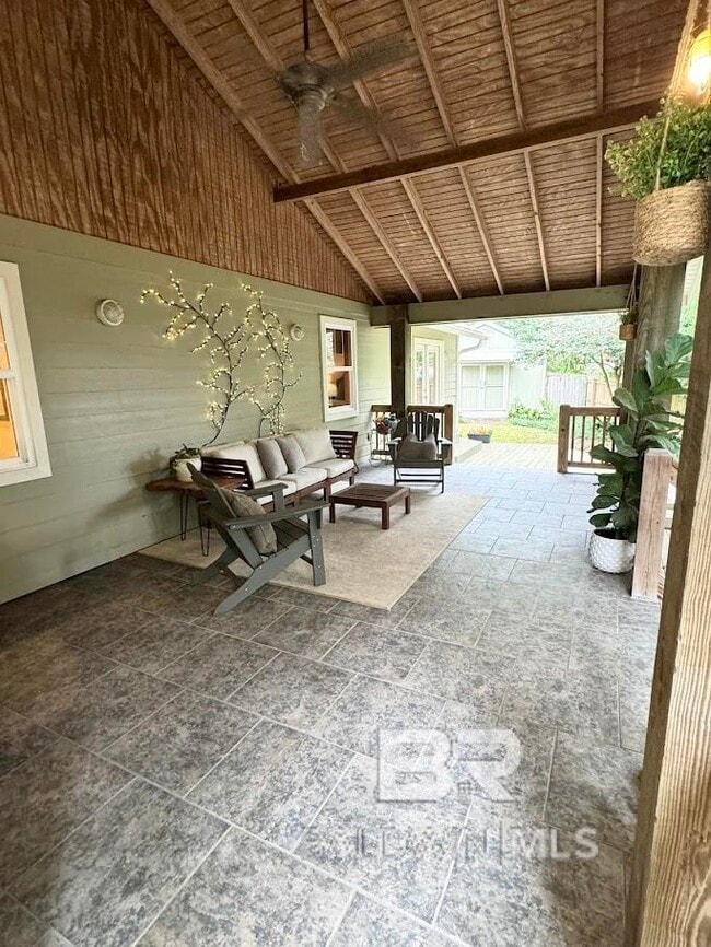 Photo - 533 Gayfer Ave