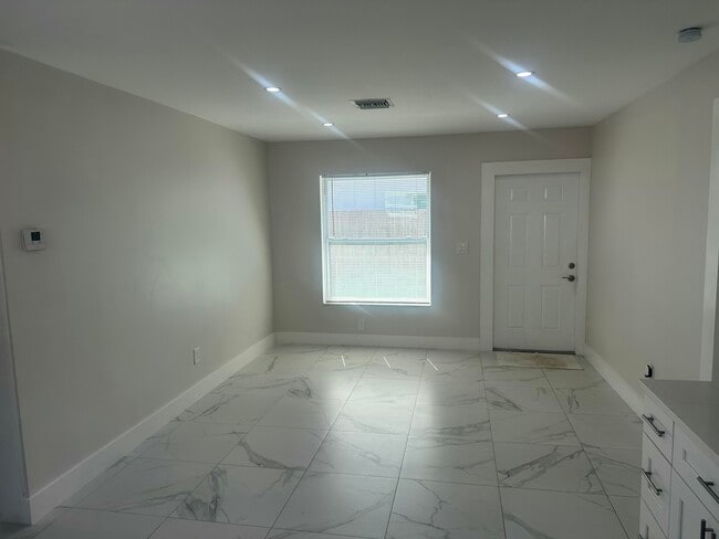 Photo - 1227 NW 6th Ave Unidad A