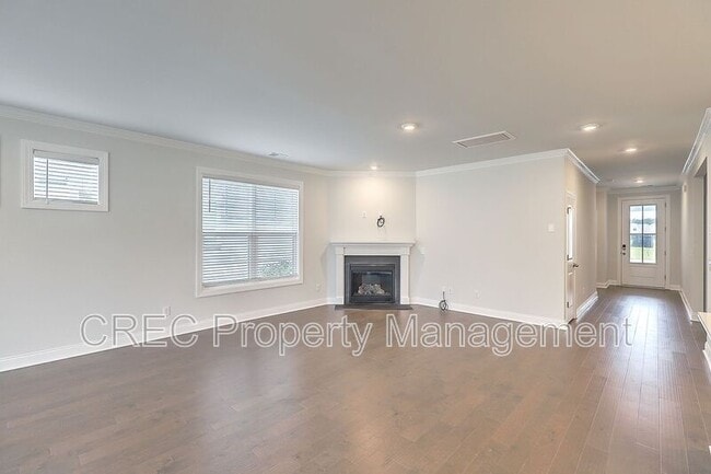 Photo - 166 Whaler Ave