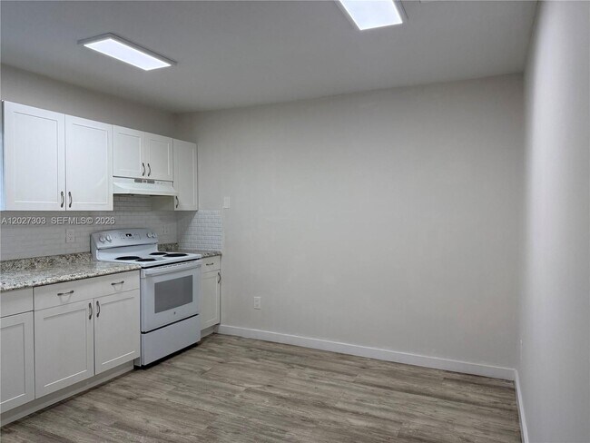 Photo - 1580 SW 2nd St Unit 4