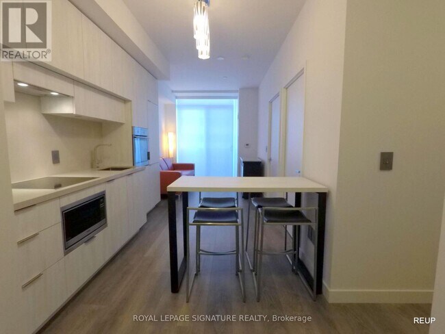 Photo - 8 Eglinton Ave E Unité 2402