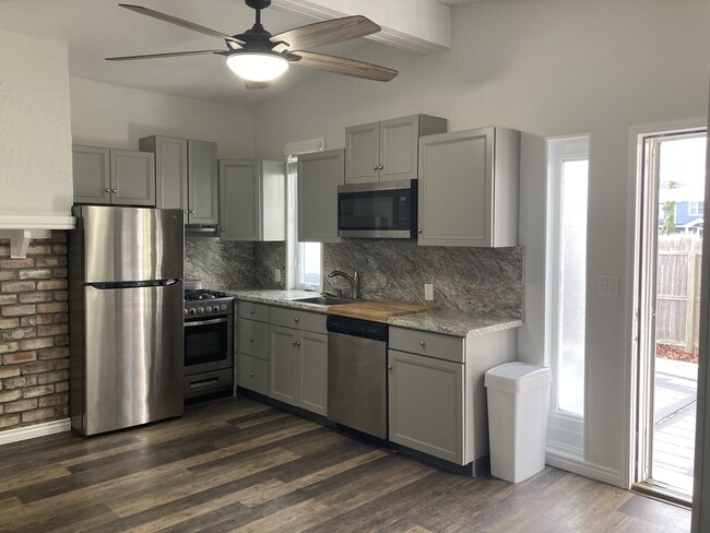 Open Kitchen/LR Combo 1 - 3 Pitchpine Pl Unidad Apt