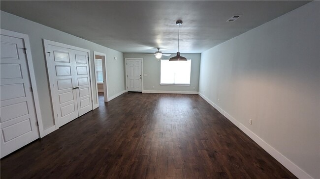 Photo - 134 Erin Pl Unit B