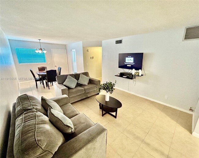 Photo - 2213 NE 1st Ct Unit 203