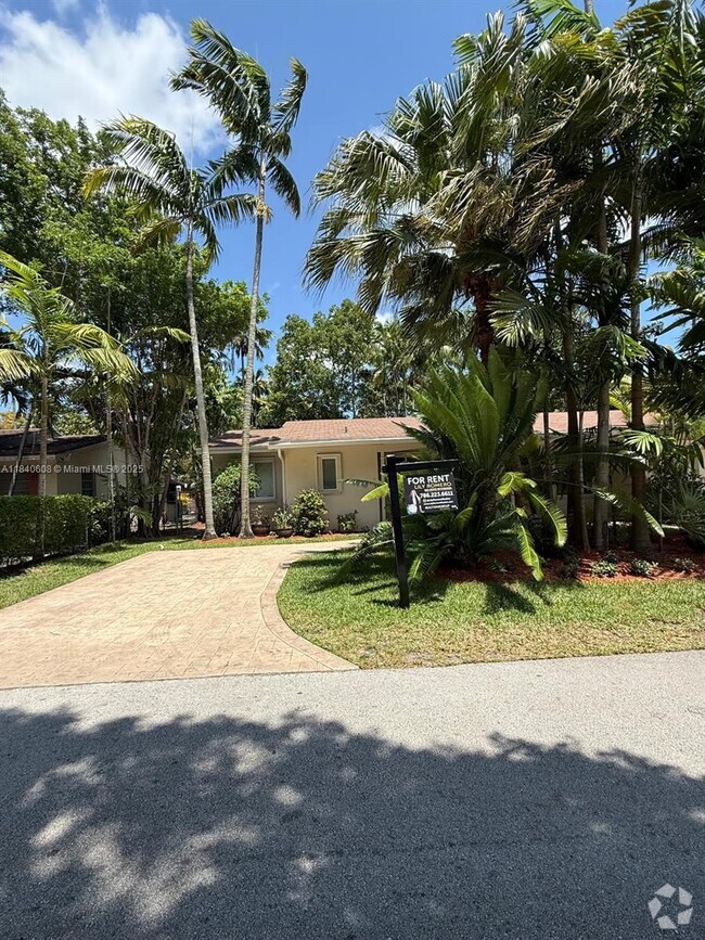 Building Photo - 11011 SW 79th Ave Unit 11011 Rental